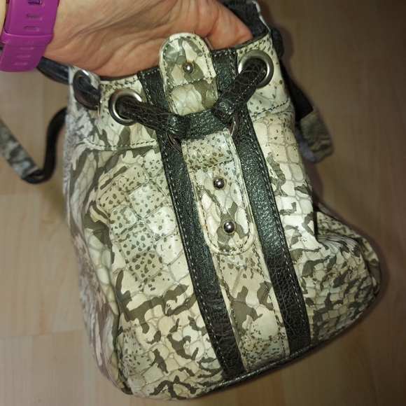 Backbone Faux Snake Leather Pet Purse - Picture 6 of 12